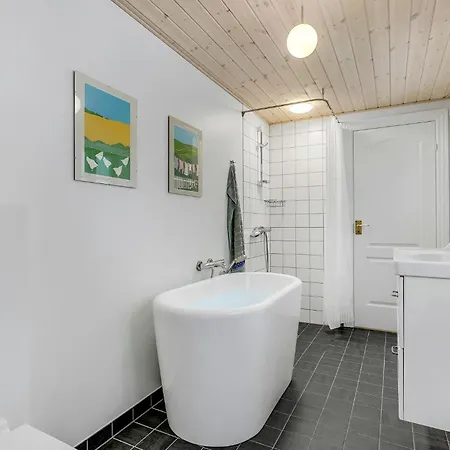 Semesterbostad Stunning In Blavand With Wifi *