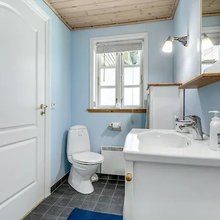 Stunning In Blavand With Wifi בלבאנד