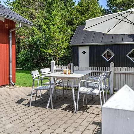 Stunning In Blavand With Wifi Semesterbostad